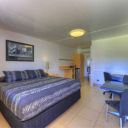 Halls Creek Motel Экстерьер фото